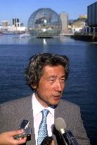 Koizumi answers questions from reporters before G8